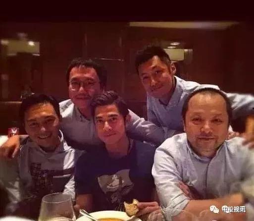 两兄弟吃瓜娱乐圈